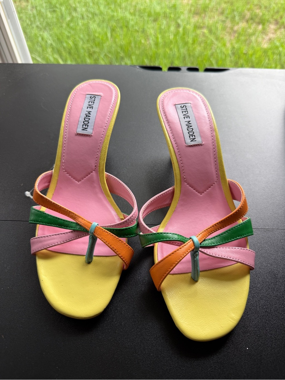 Steve Madden Womens Size 7.5 Cary Multicolor Leather Kitten Heel Thong Sandals